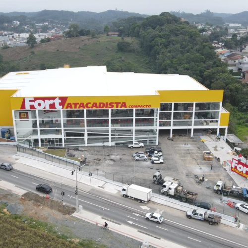 Grupo-Pereira-inaugura-unidade-de-numero-60-da-rede-Fort-Atacadista-em-Joinville-_-Foto-Marcelo-Pertile