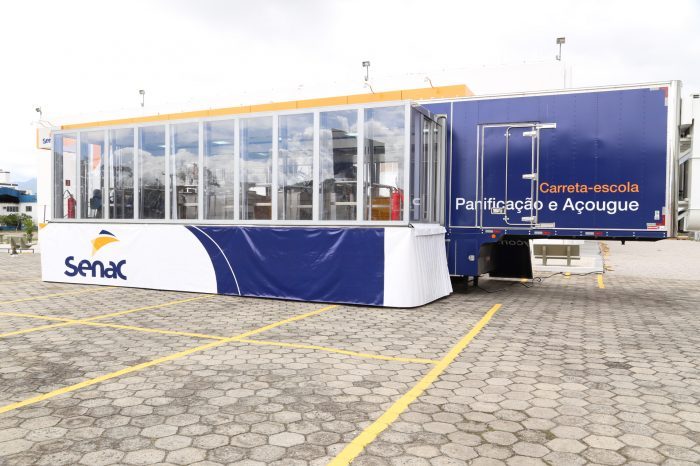 carreta_escola2-e1558982544810