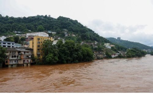 enchentes-1-e1702040910861