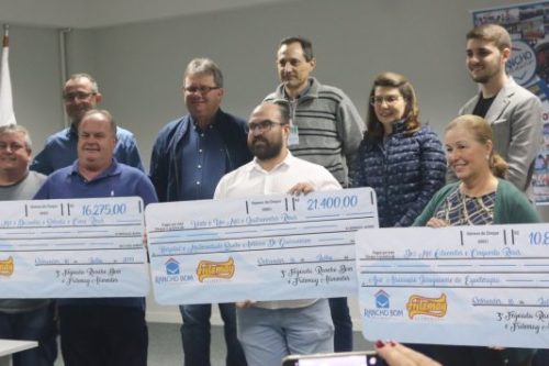 entrega-cheques_rancho_bom-e1563798519874