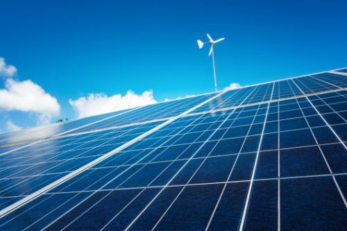 painel-solar-com-ceu-azul-celula-solar-alternativa-energia_3236-1821